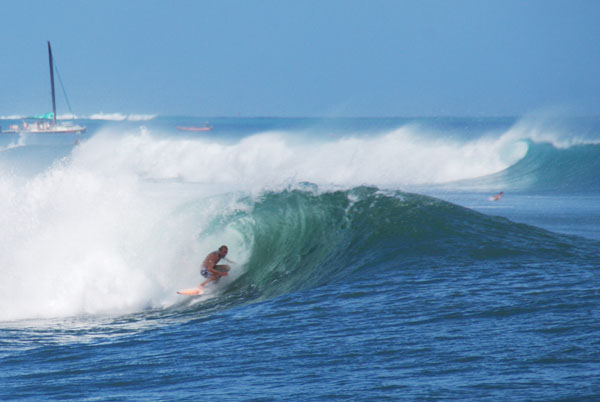 Surfing Ala Moana Bowls